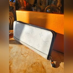 Louis Vuitton Taigarama Vertical Unisex Wallet